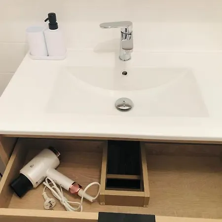 Cozy Hyper Centre 永河畔拉罗什